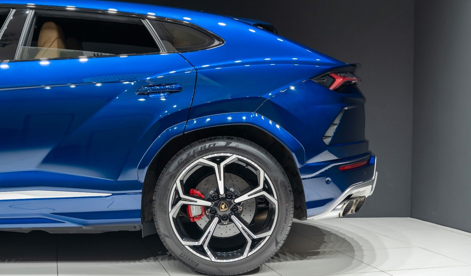 Lamborghini Urus 1 Hand Unfallfrei 5 Sitzer ADAS Pano B&O foto 7