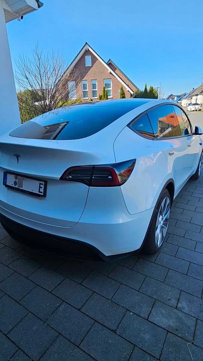 Tesla Model Y foto 3