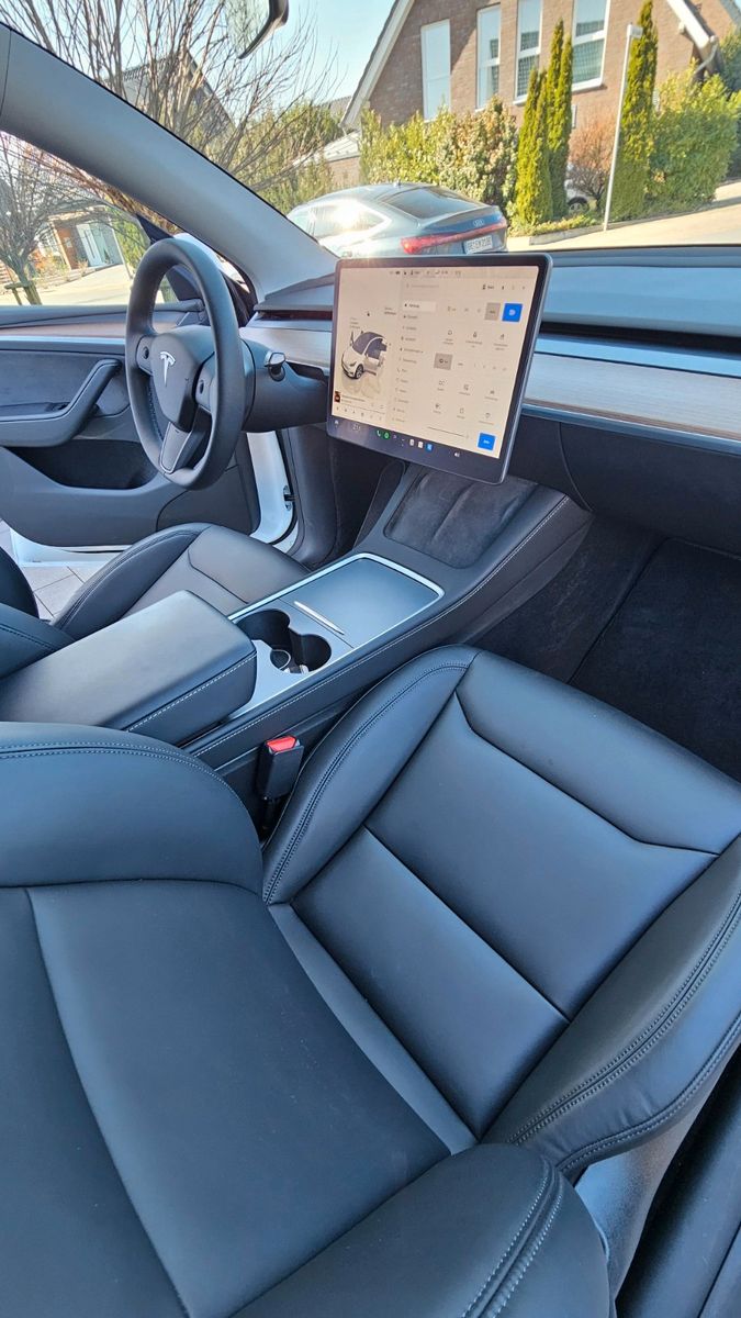 Tesla Model Y foto 5