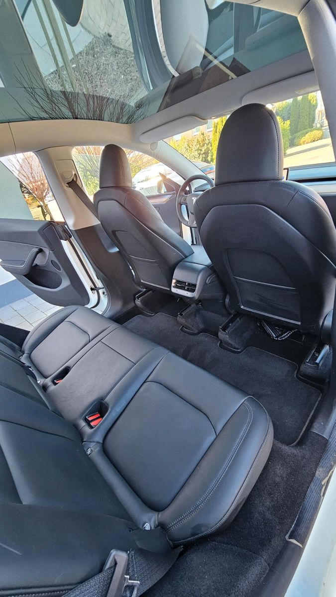 Tesla Model Y foto 6