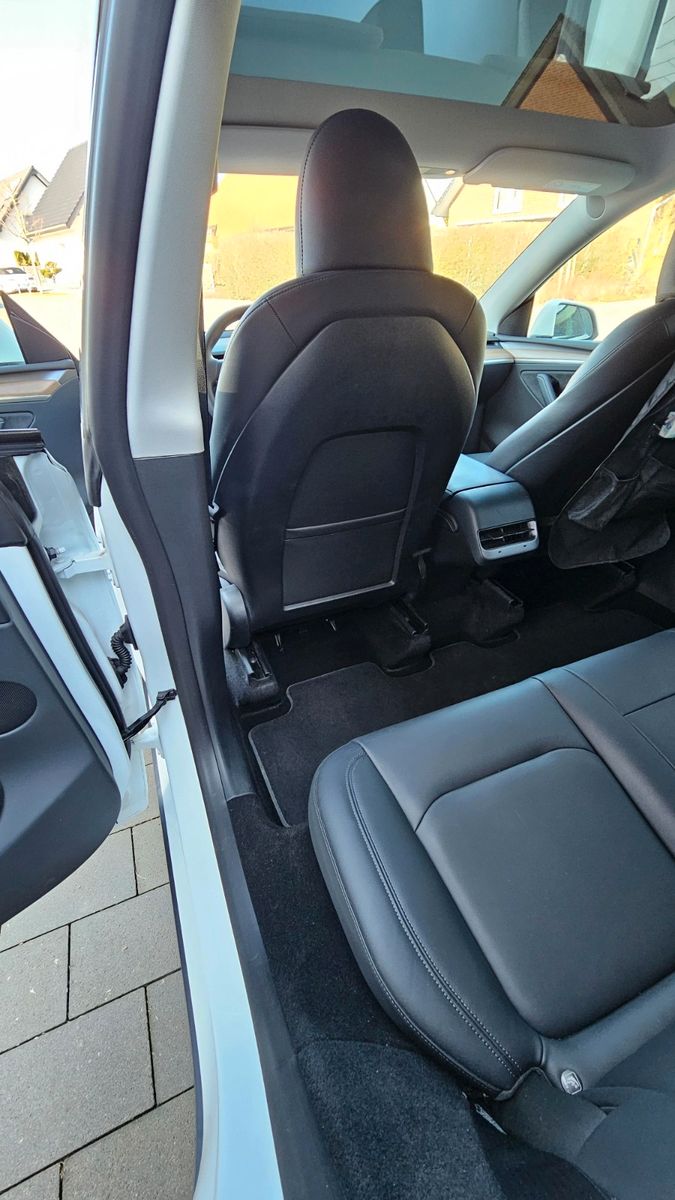 Tesla Model Y foto 7