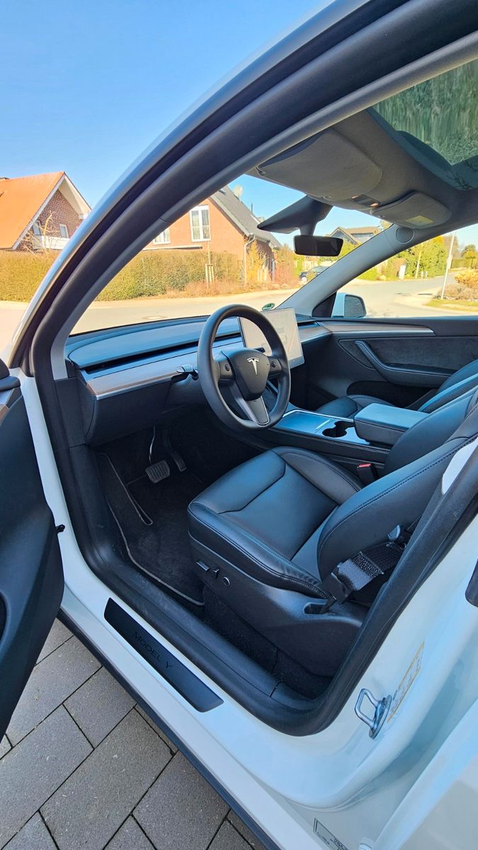 Tesla Model Y foto 8