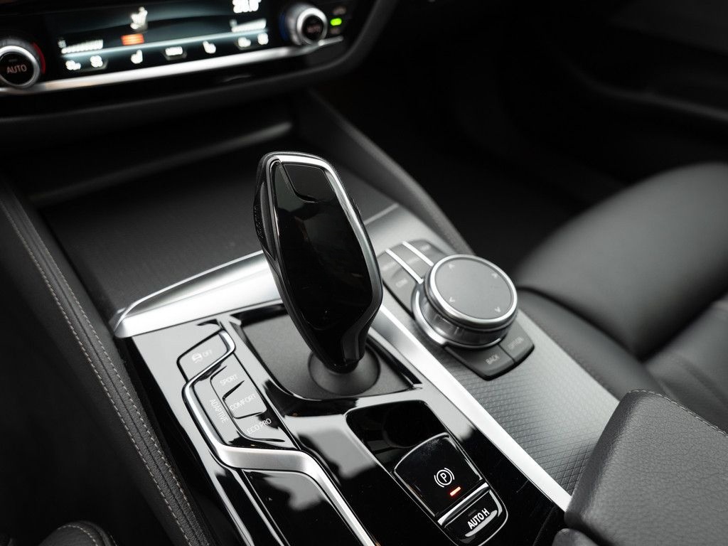 BMW 540d Touring xDrive M-Sport PANO AHK HUD LASER foto 22