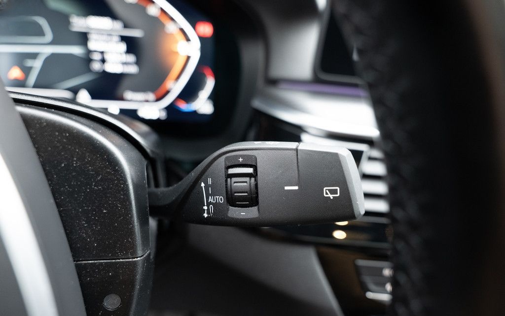 BMW 540d Touring xDrive M-Sport PANO AHK HUD LASER foto 25