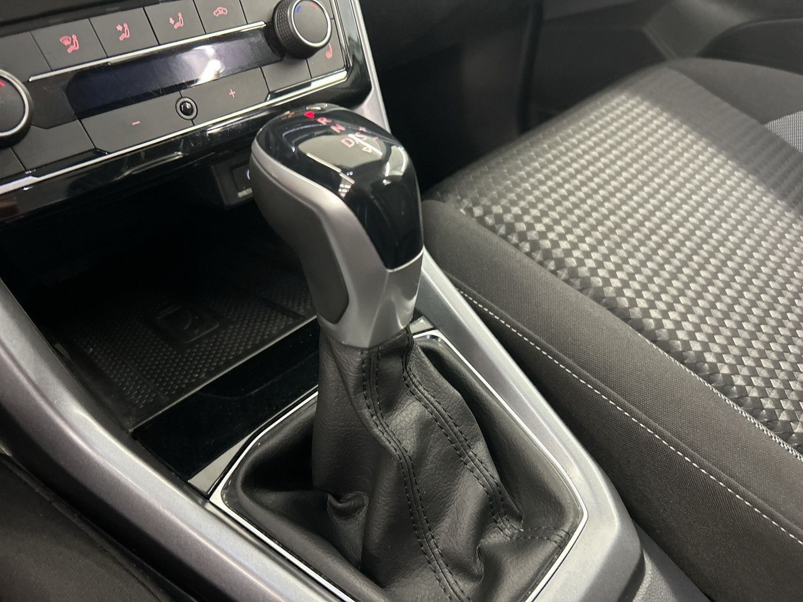 Volkswagen T-Cross 1.0 TSI Active R-LINE EXT.+DSG+LED+NAVI foto 15