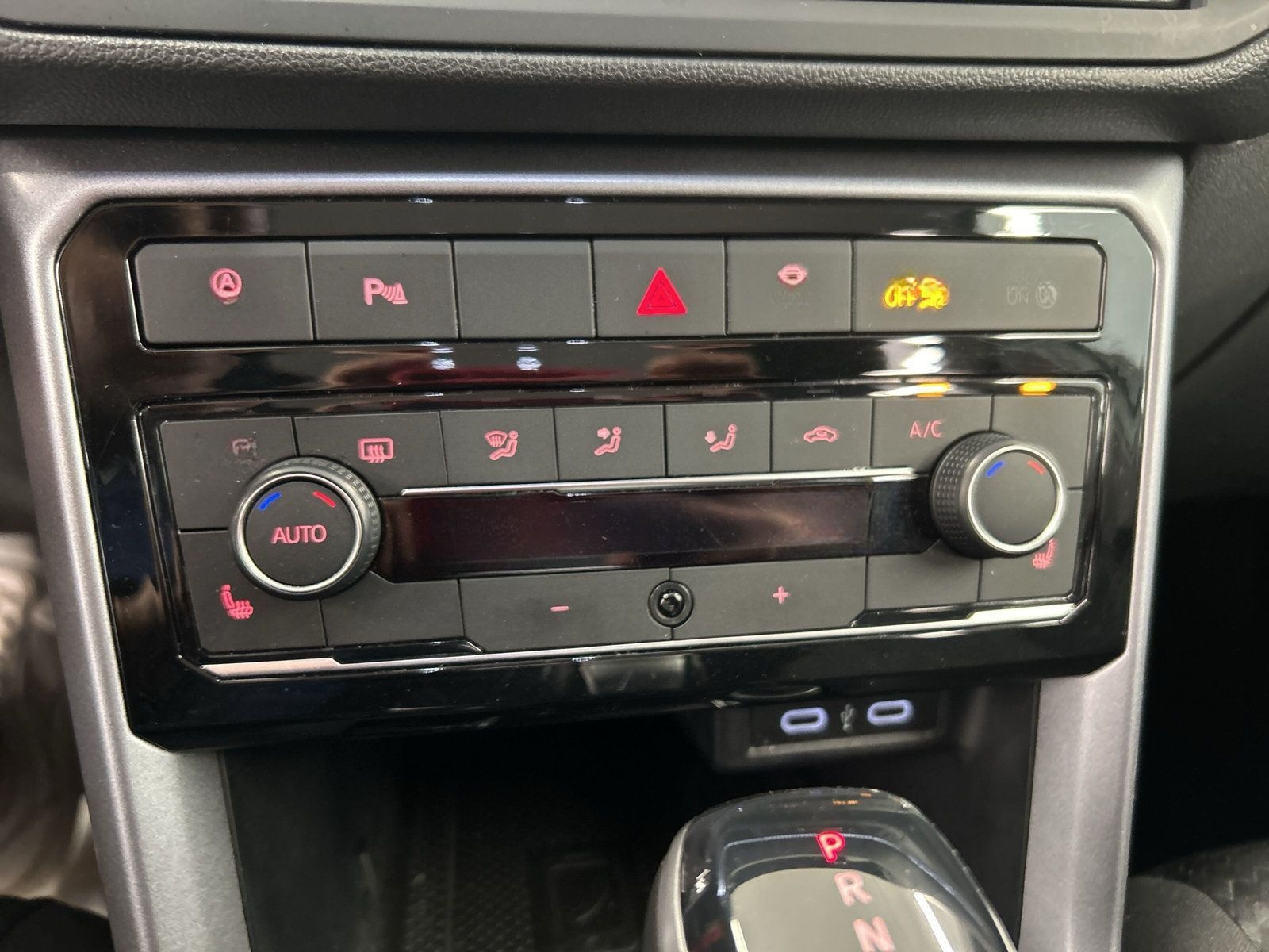 Volkswagen T-Cross 1.0 TSI Active R-LINE EXT.+DSG+LED+NAVI foto 16