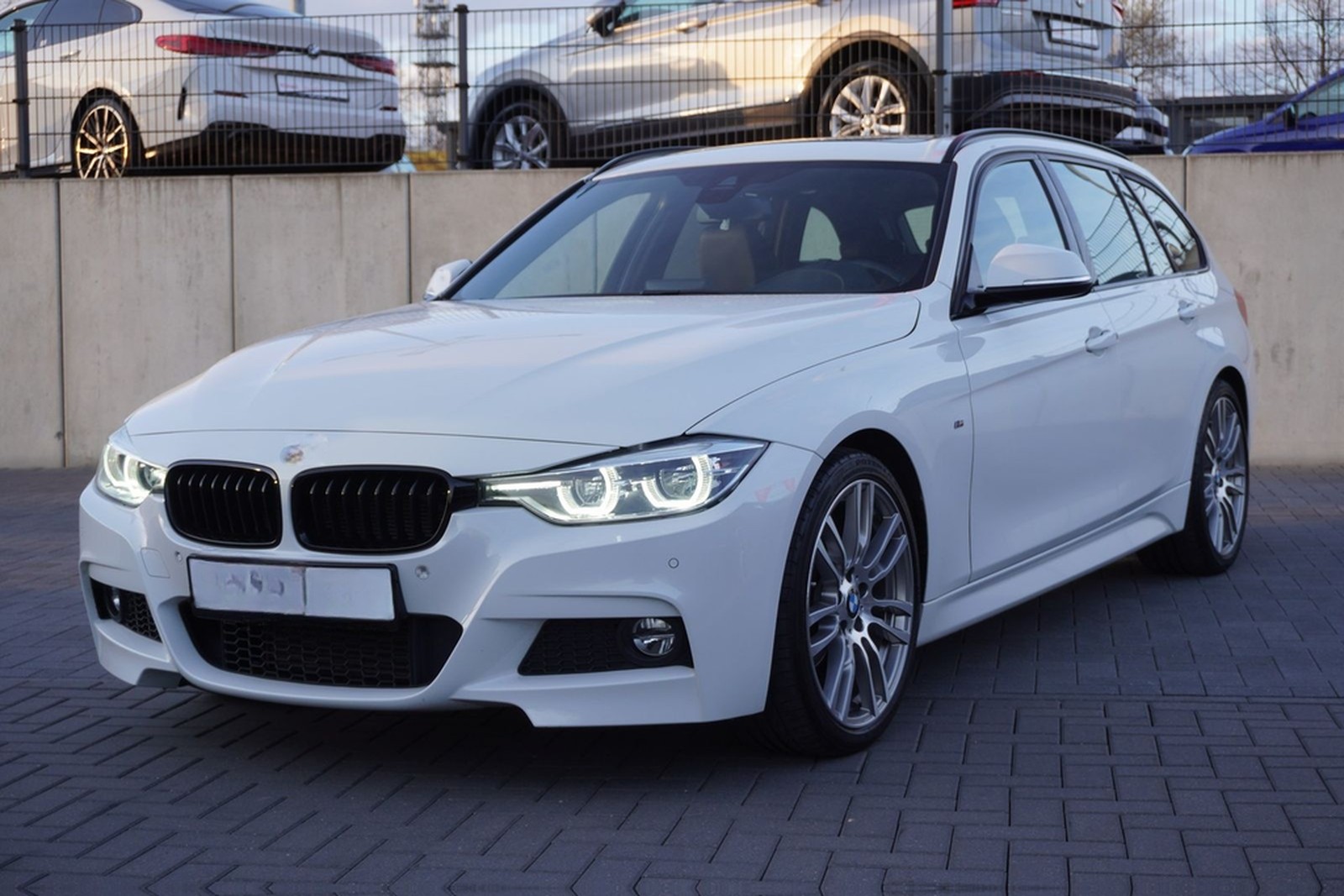 BMW 318i M Sport Shadow Aut. LED Navi Panorama Leder foto 2