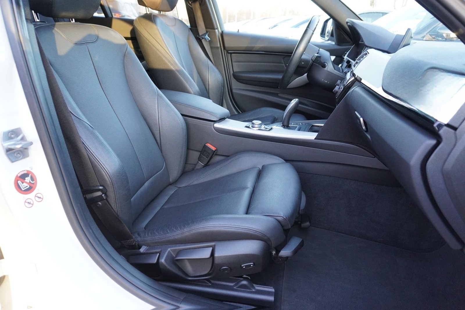 BMW 318i M Sport Shadow Aut. LED Navi Panorama Leder foto 12