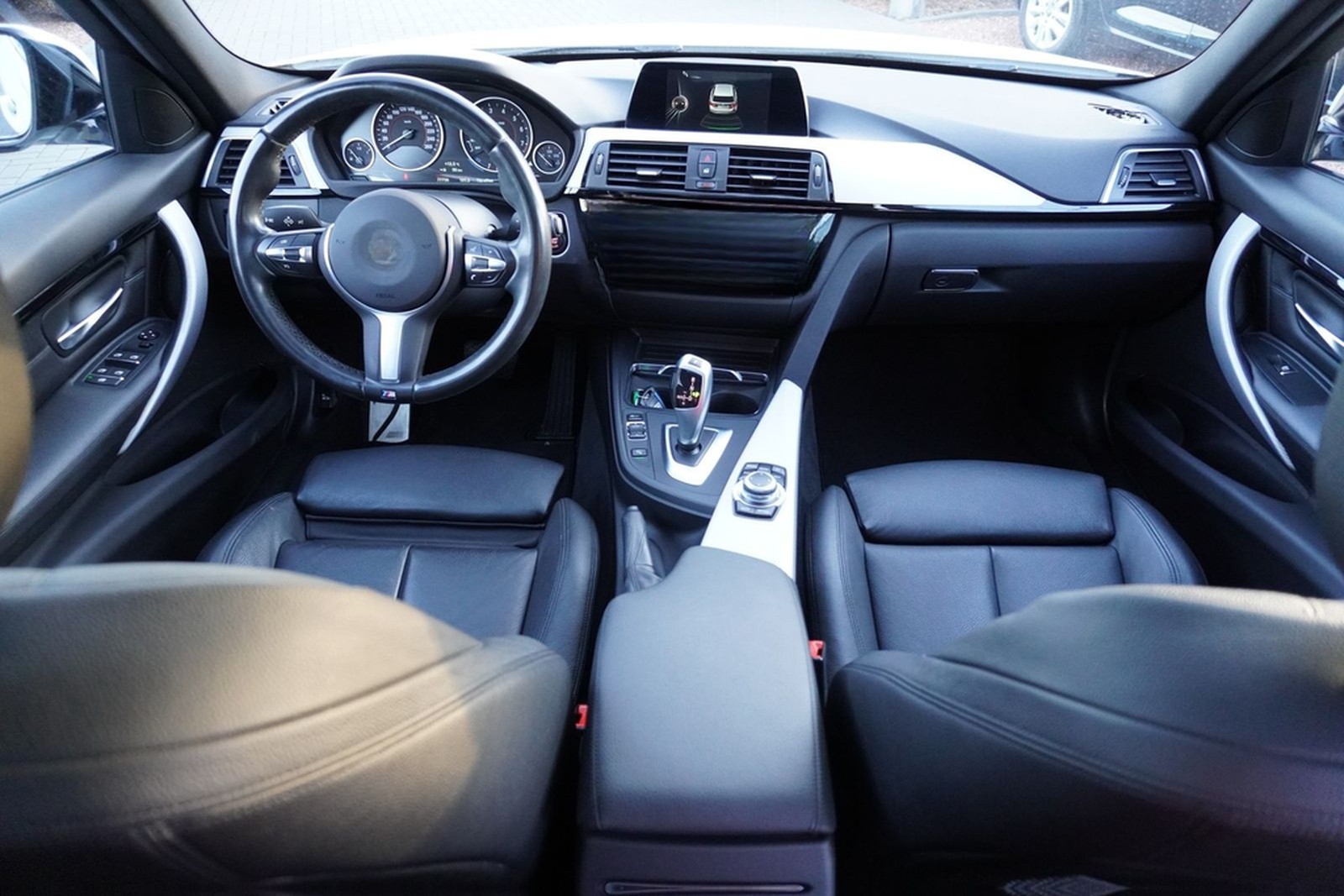 BMW 318i M Sport Shadow Aut. LED Navi Panorama Leder foto 14