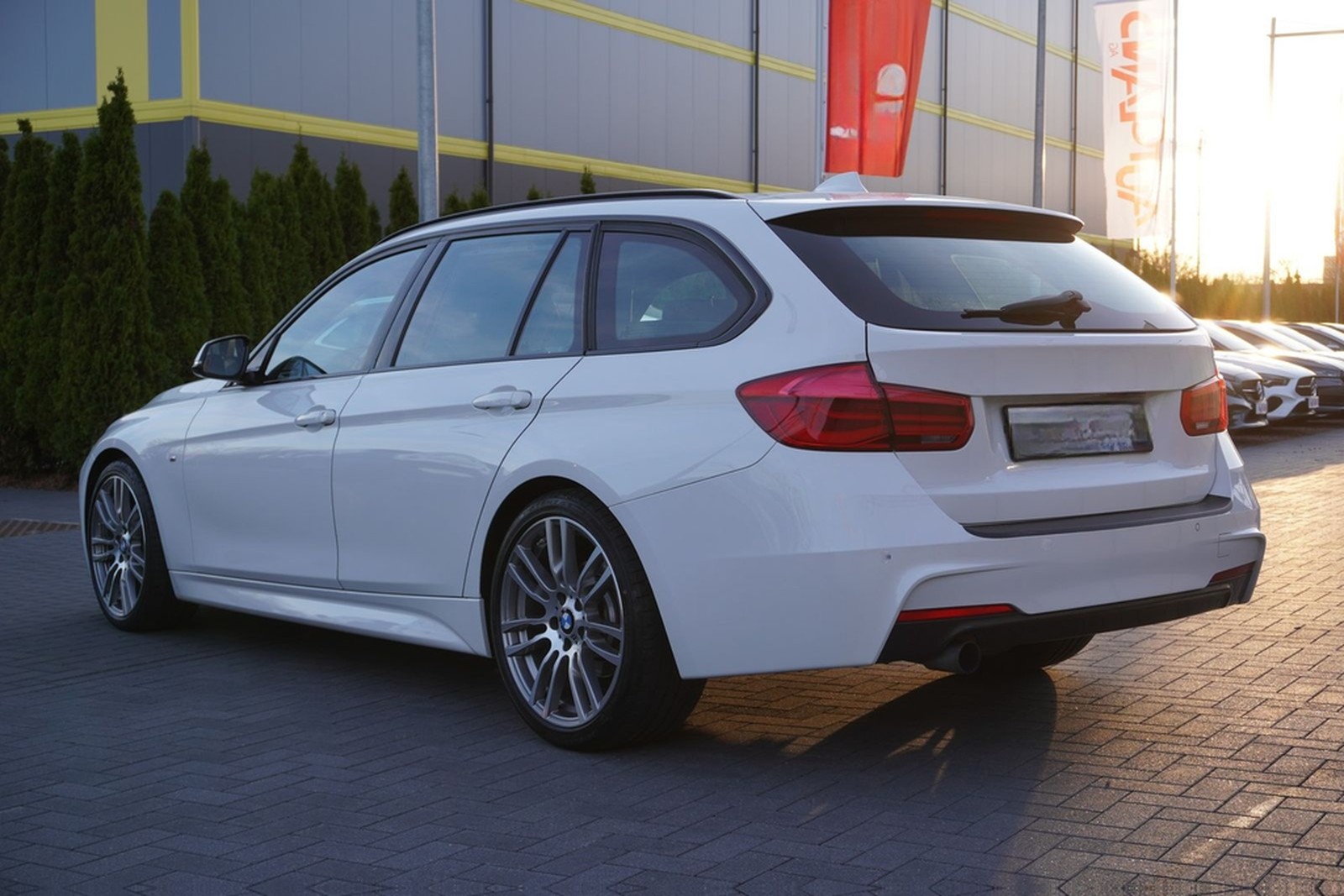 BMW 318i M Sport Shadow Aut. LED Navi Panorama Leder foto 3