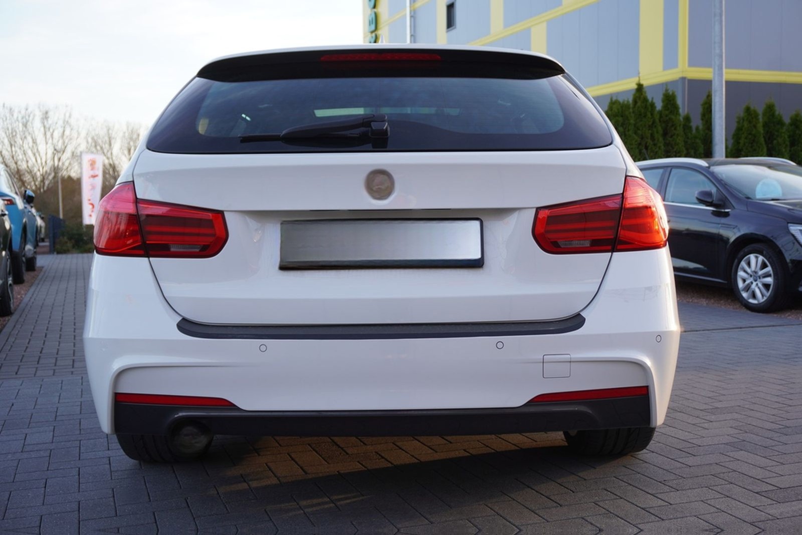 BMW 318i M Sport Shadow Aut. LED Navi Panorama Leder foto 4
