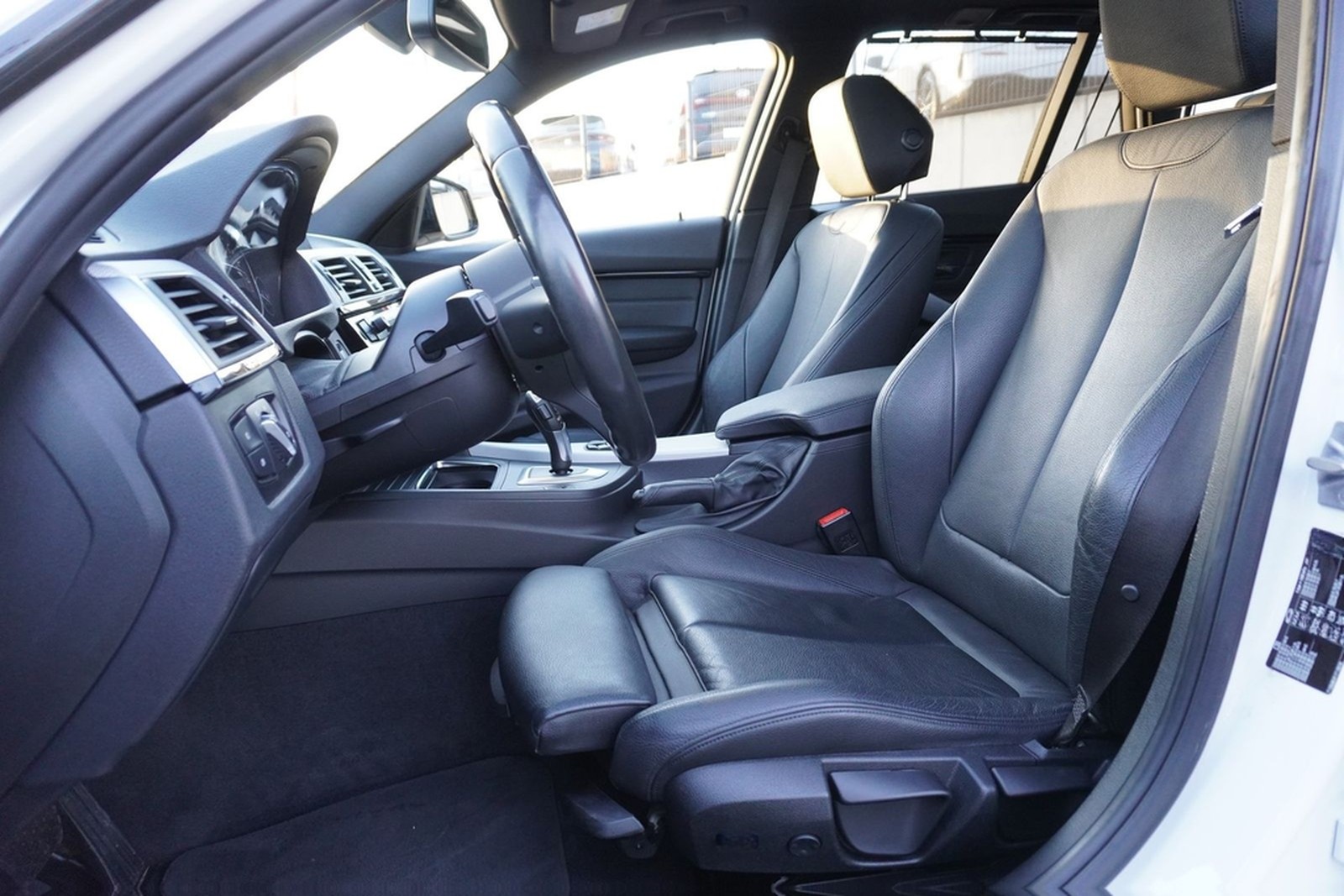 BMW 318i M Sport Shadow Aut. LED Navi Panorama Leder foto 9