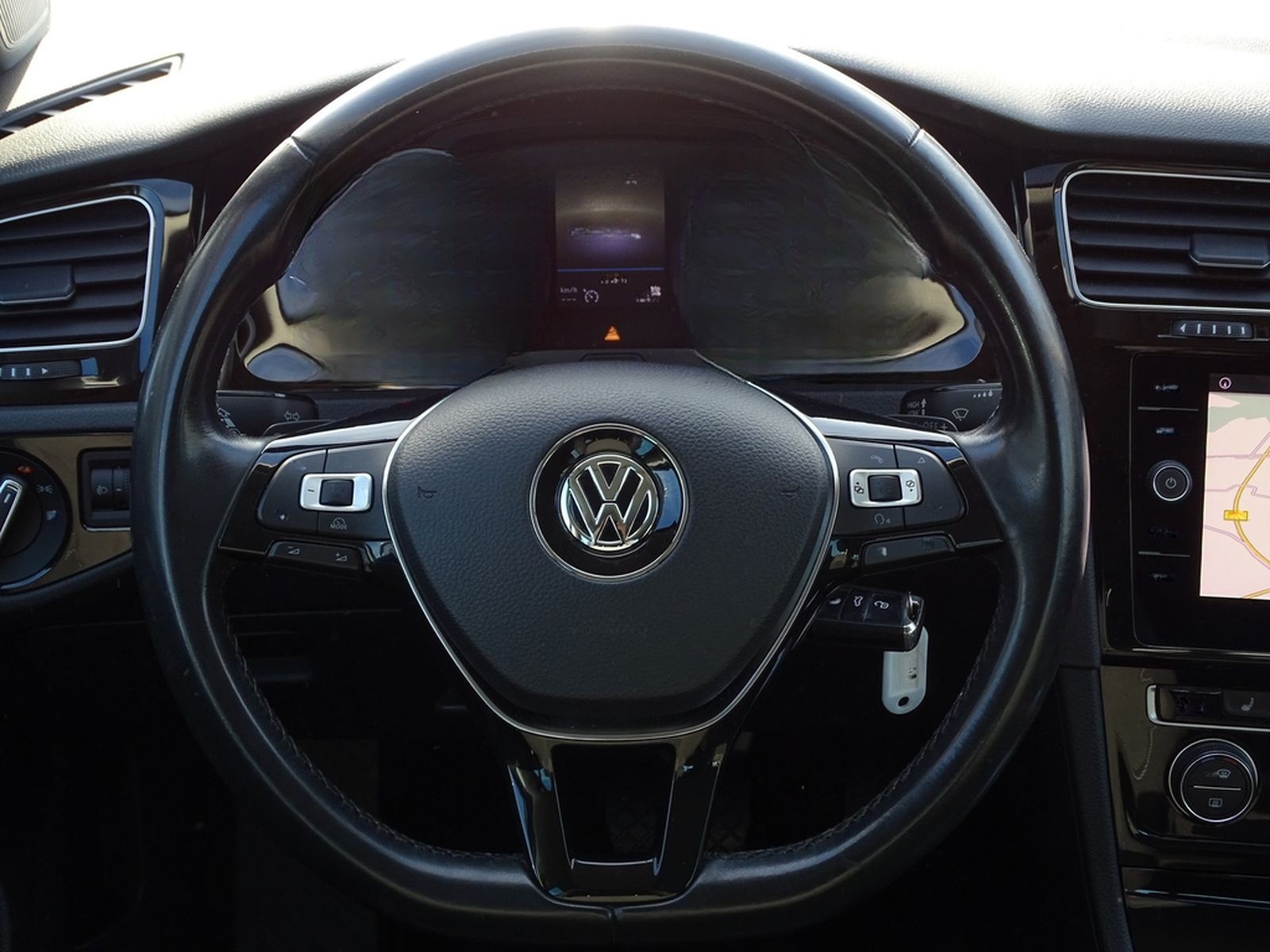 Volkswagen Golf VII 1.4 16V TSI Highline Sitzheizung Navi foto 15