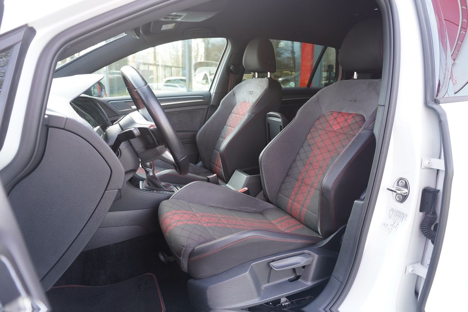 Volkswagen Golf VII 2.0 16V TSI GTI TCR LED PDC foto 12
