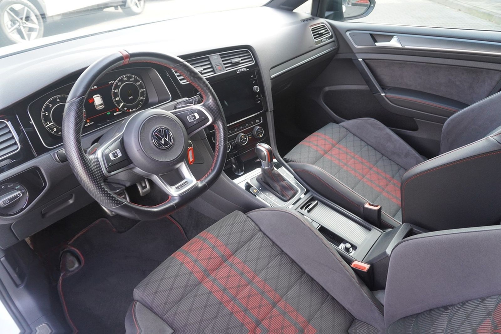 Volkswagen Golf VII 2.0 16V TSI GTI TCR LED PDC foto 14