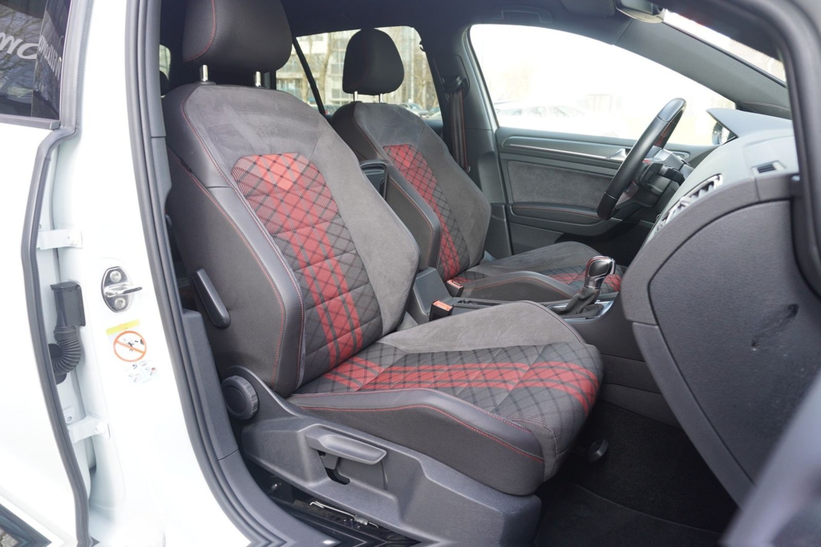 Volkswagen Golf VII 2.0 16V TSI GTI TCR LED PDC foto 15