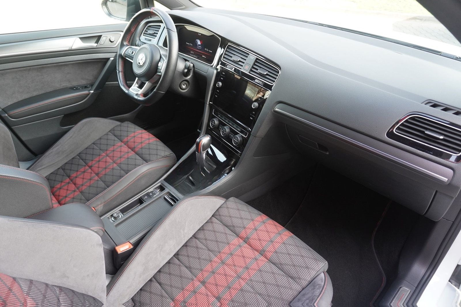 Volkswagen Golf VII 2.0 16V TSI GTI TCR LED PDC foto 16