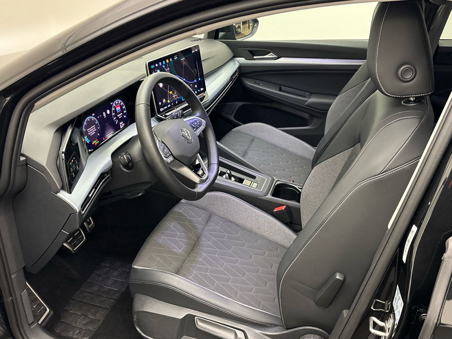 Volkswagen Golf VIII Life Goal 1.5 eTSI DSG LED AHK Sitzh. foto 9