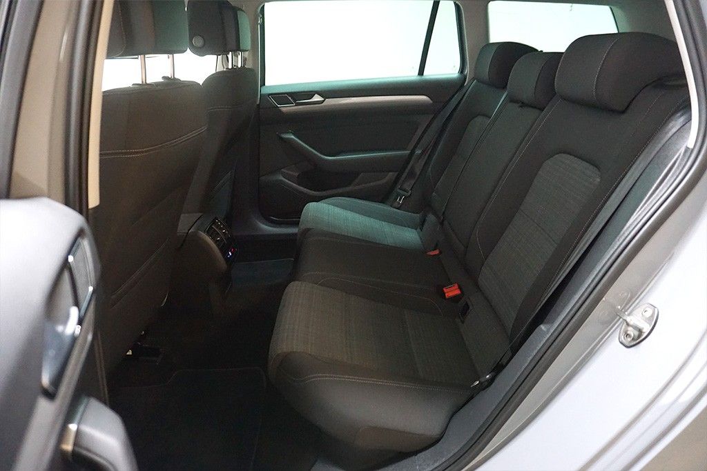 Volkswagen Passat 1.5TSI DSG Business AHK LED-Matrix Navi foto 12