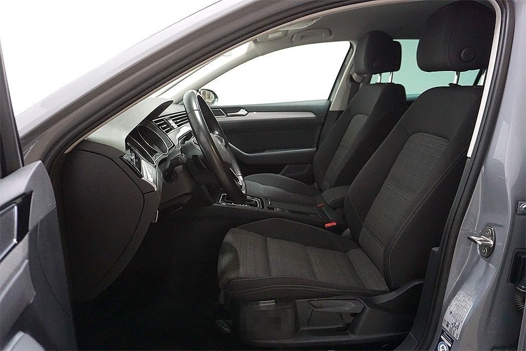 Volkswagen Passat 1.5TSI DSG Business AHK LED-Matrix Navi foto 7