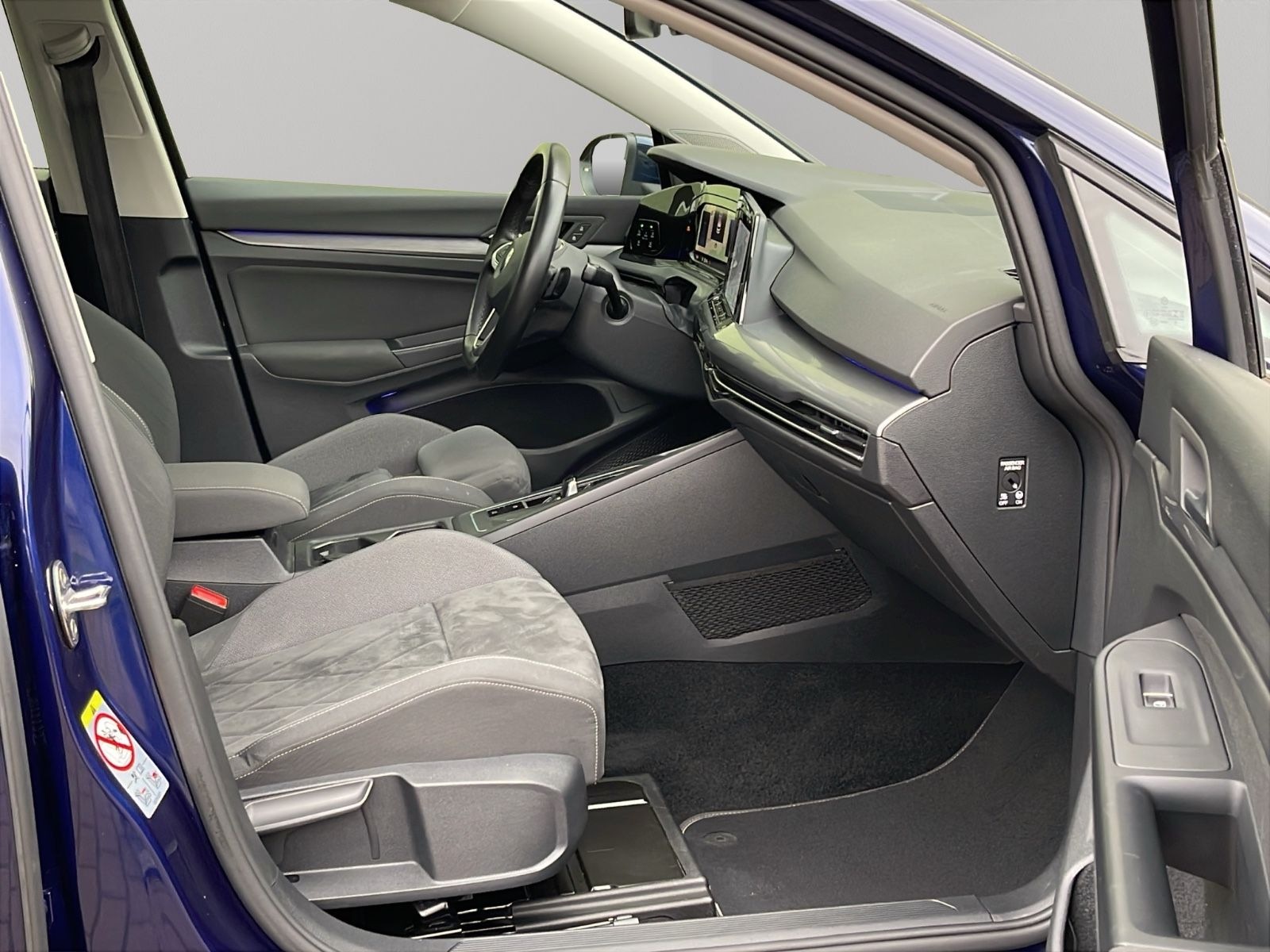 Volkswagen Golf 1,5 eTSI AUTOM PANORA ACC SCHECKHE GARANTIE foto 19