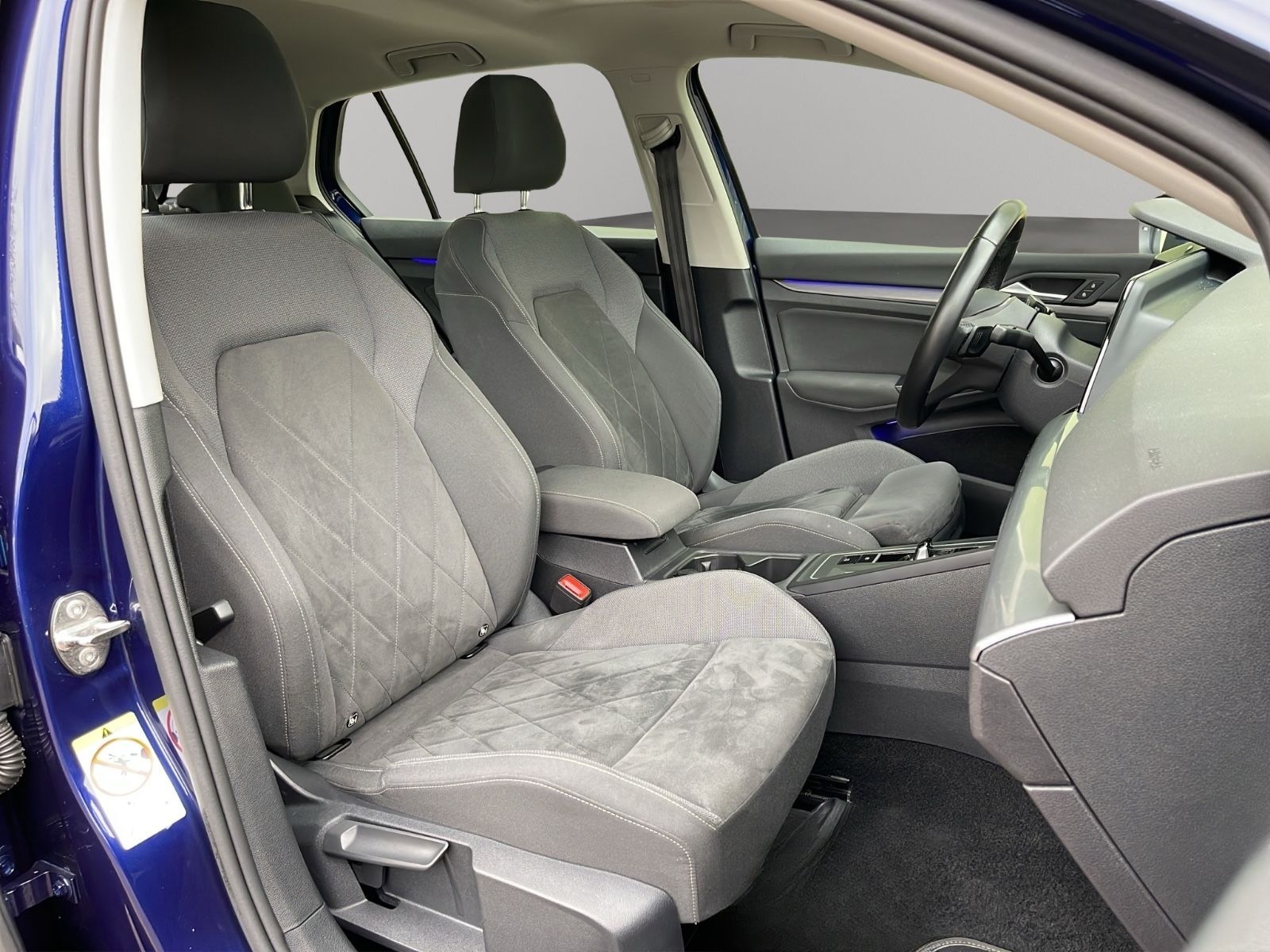 Volkswagen Golf 1,5 eTSI AUTOM PANORA ACC SCHECKHE GARANTIE foto 20