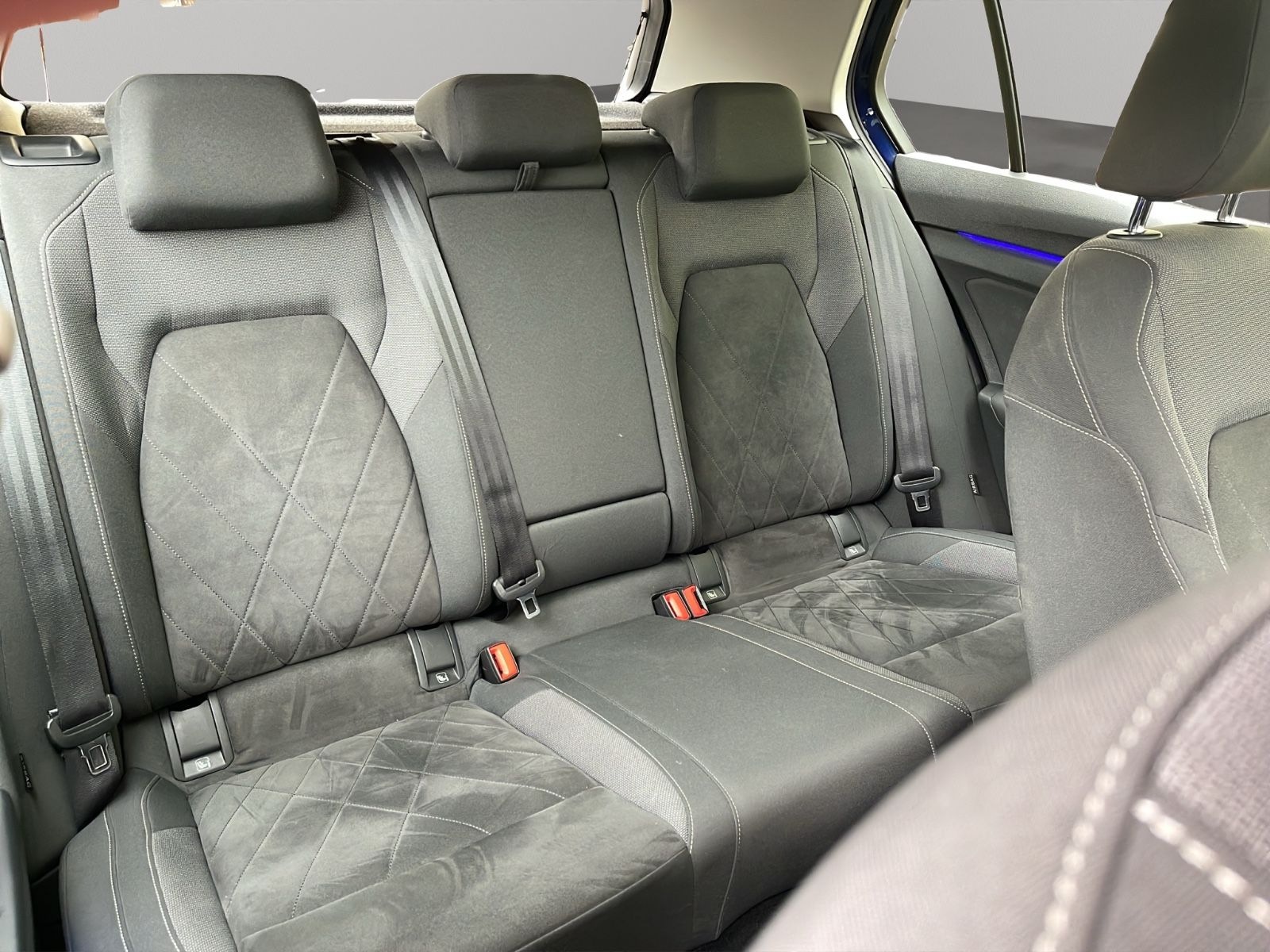 Volkswagen Golf 1,5 eTSI AUTOM PANORA ACC SCHECKHE GARANTIE foto 24