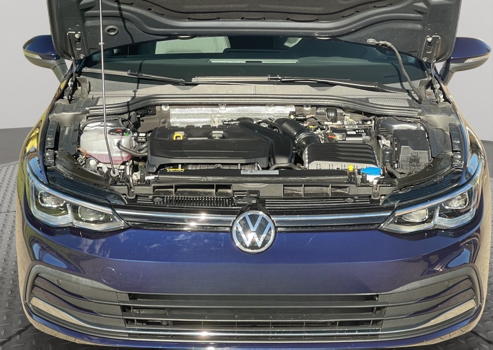 Volkswagen Golf 1,5 eTSI AUTOM PANORA ACC SCHECKHE GARANTIE foto 28