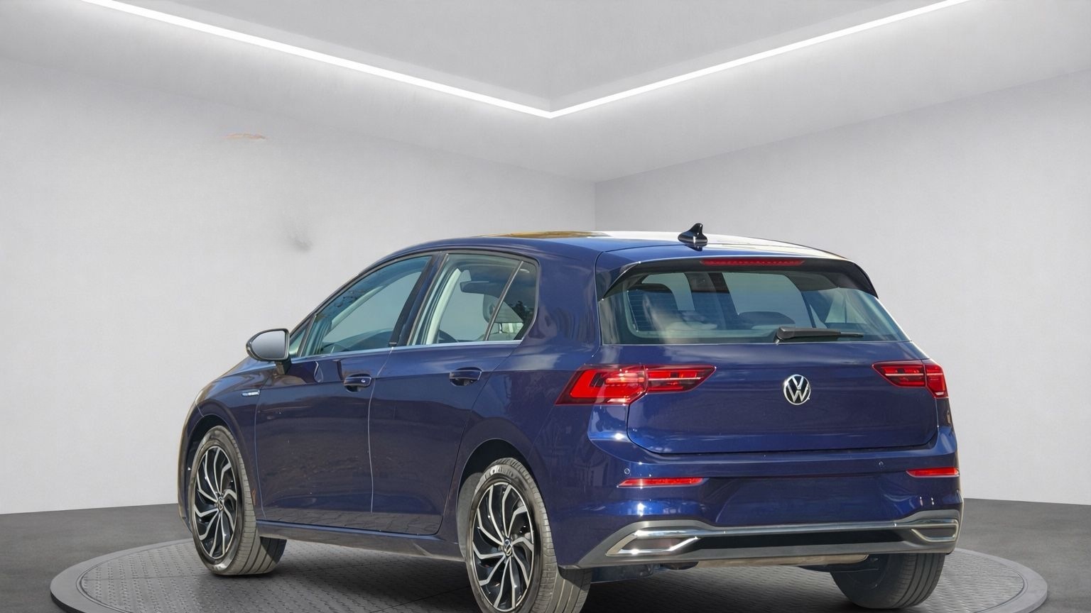 Volkswagen Golf 1,5 eTSI AUTOM PANORA ACC SCHECKHE GARANTIE foto 5