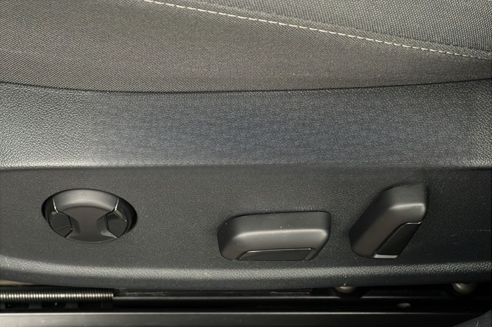 Volkswagen Golf 1,5 eTSI AUTOM PANORA ACC SCHECKHE GARANTIE foto 45