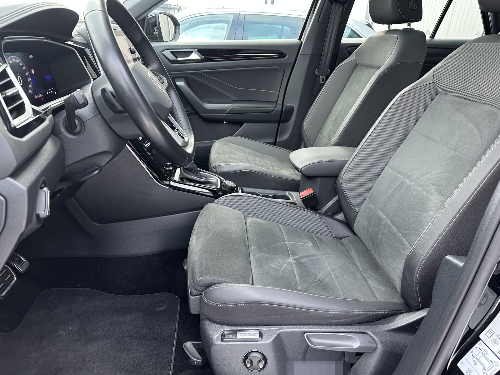Volkswagen T-Roc R-Line 4Motion NAV+IQ-LIGHT+AHK+PANO+KAM foto 9