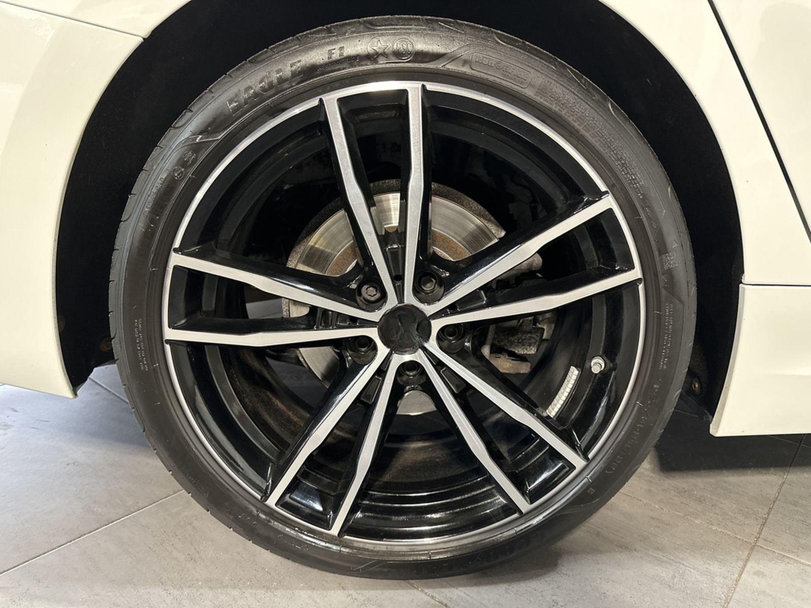 BMW 320d Touring xDrive M-Sport NAV+LASER+H&K+PANORA foto 3