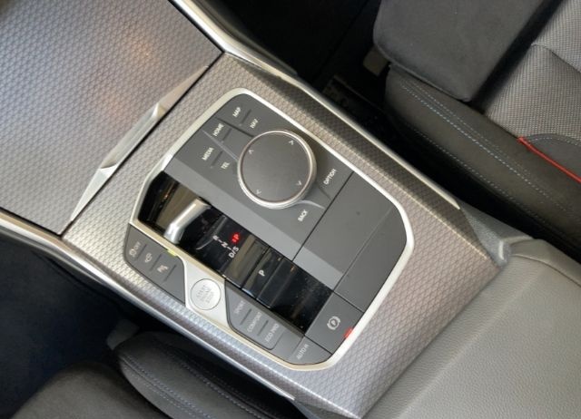 BMW 320 dA Tour M-Sport Pano AHK 19''SR adLED HUD Hi foto 11