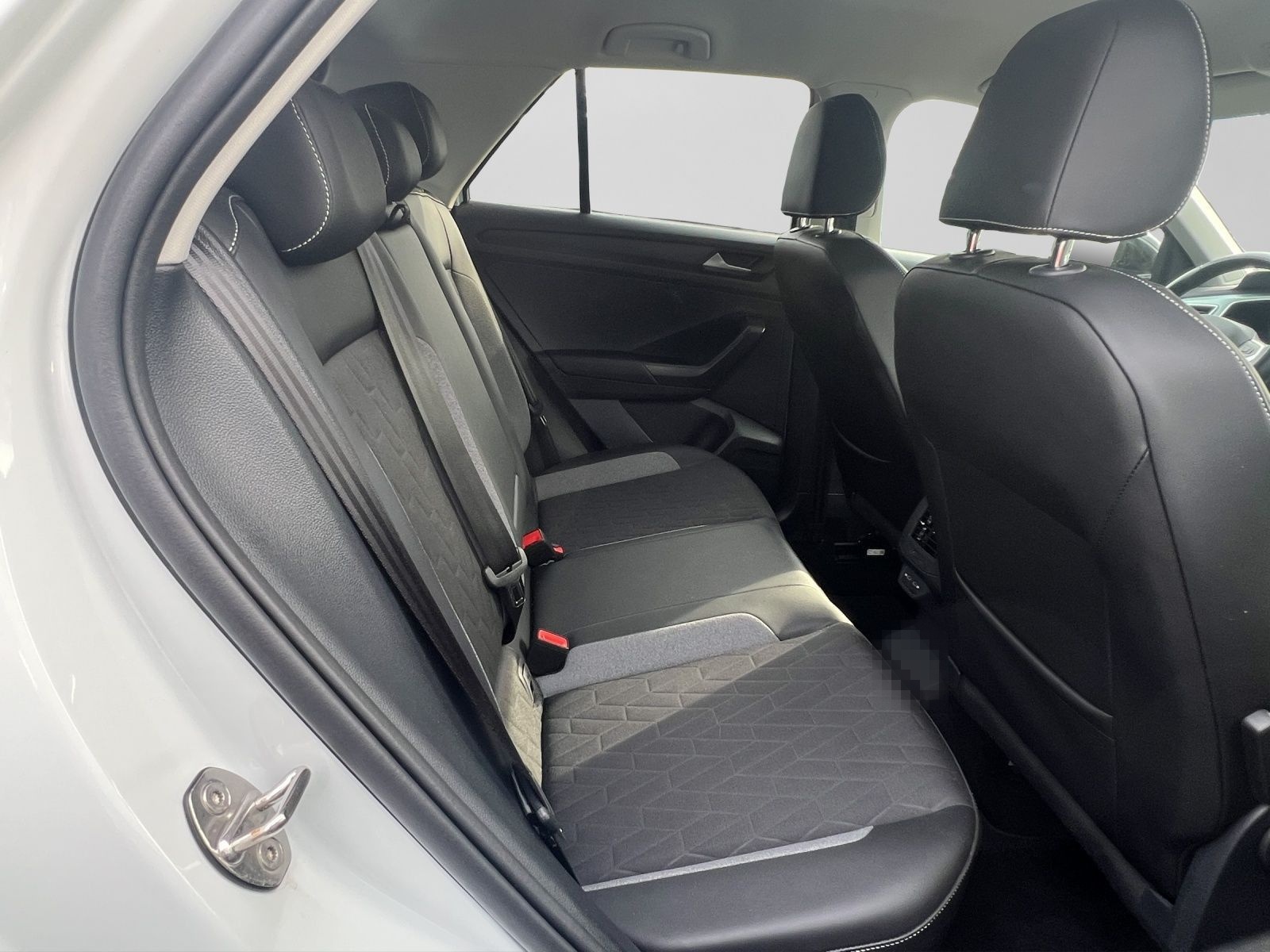 Volkswagen T-Roc 1.0 TSI GOAL LED NAVI ACC APP-CON foto 6
