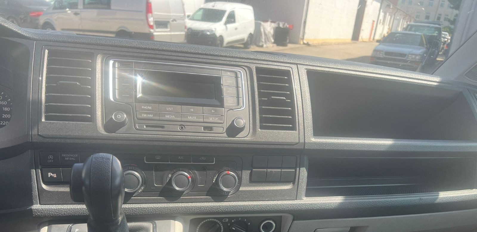 Volkswagen T6 Kombi lang 9Sitzer DSG KLIMA, PDC, SCHECKHEFT foto 14