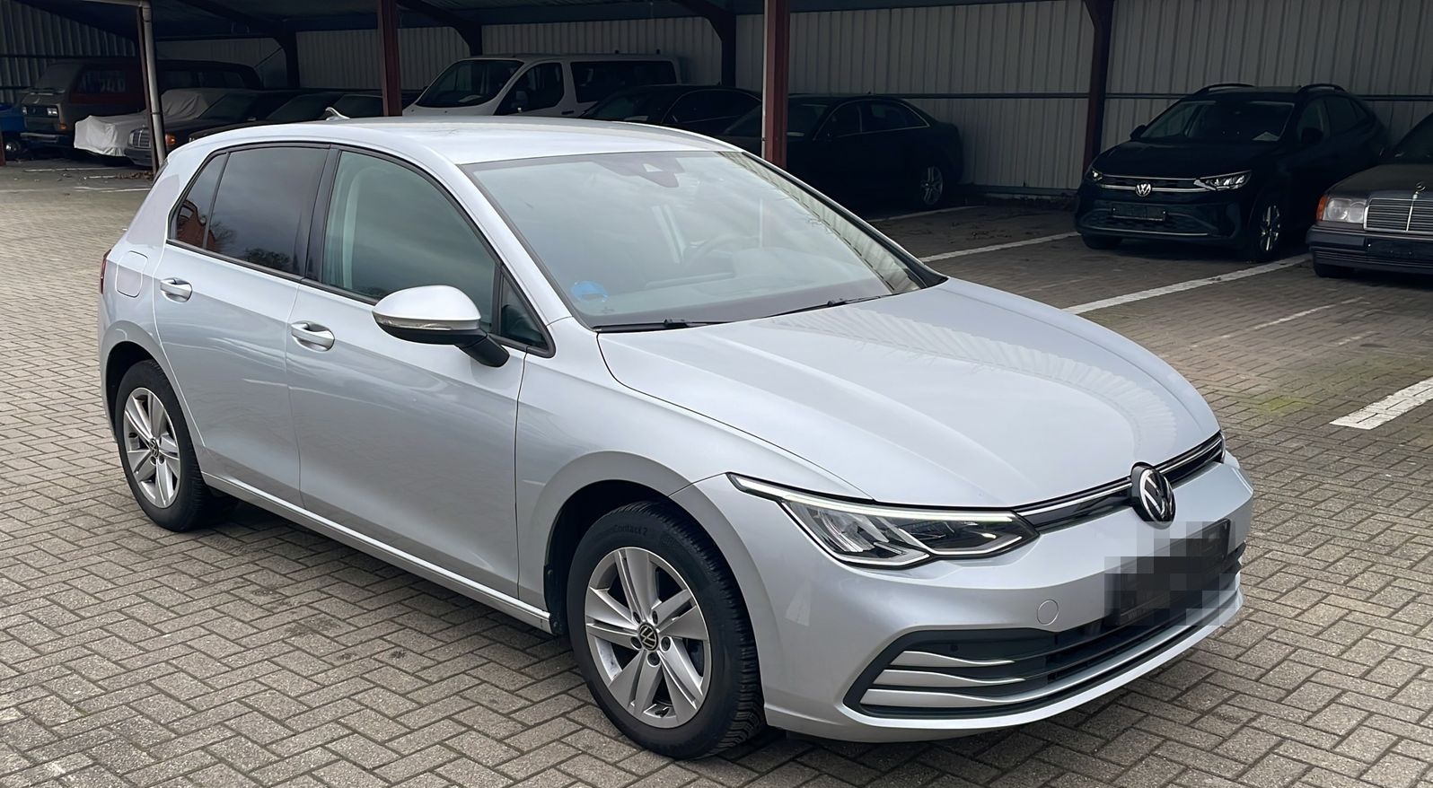 Volkswagen Golf VIII 2.0 TDI Life Virtual LED ACC DSG Ambie foto 2