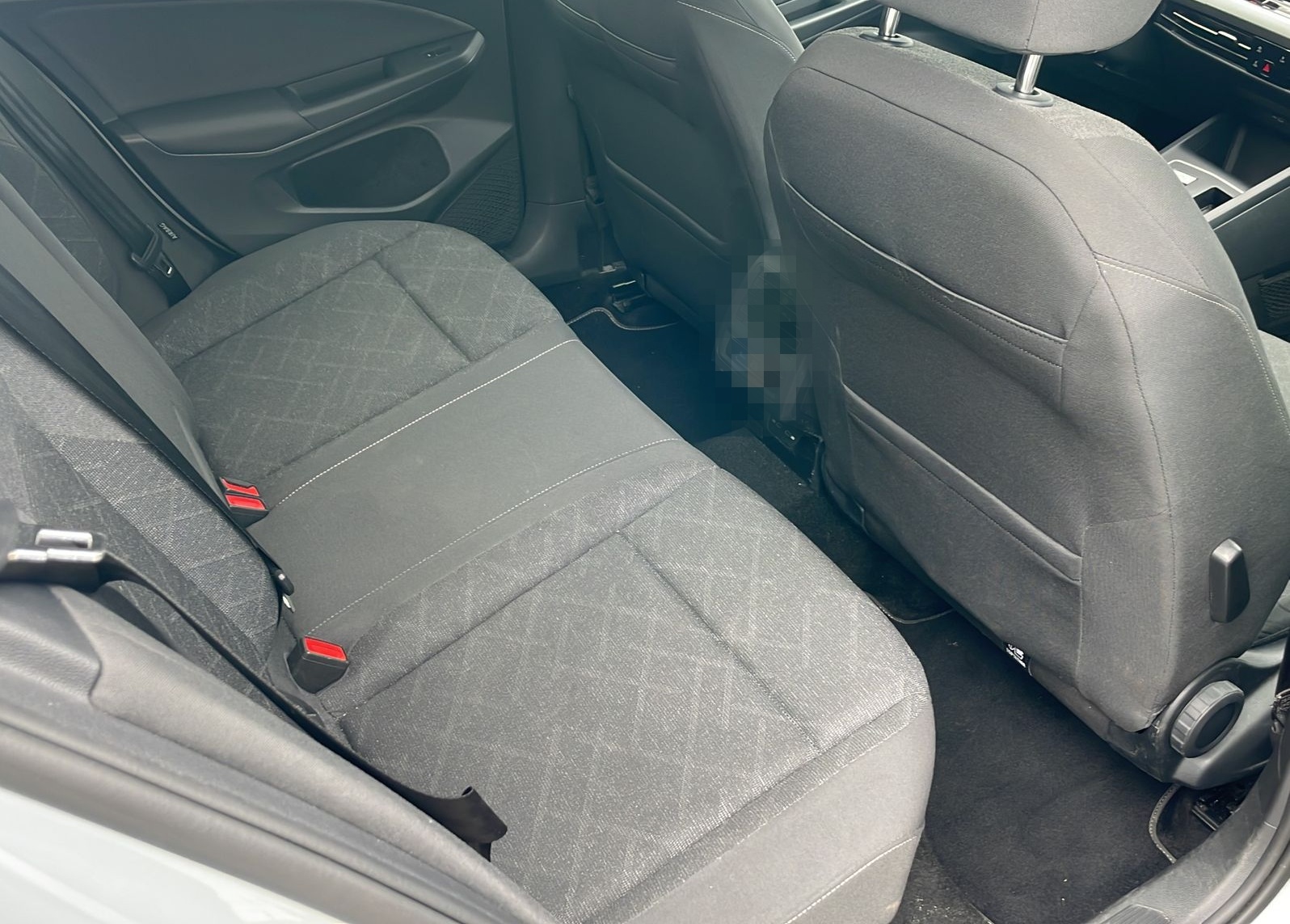 Volkswagen Golf VIII 2.0 TDI Life Virtual LED ACC DSG Ambie foto 12