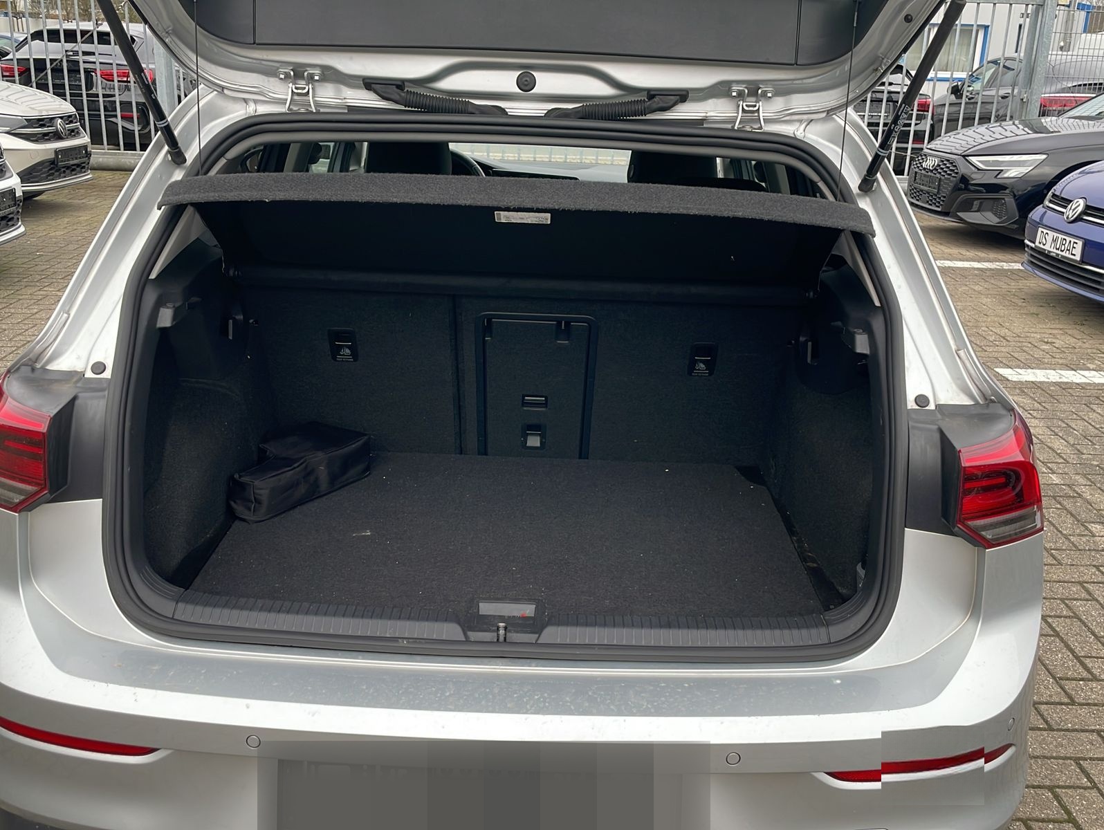 Volkswagen Golf VIII 2.0 TDI Life Virtual LED ACC DSG Ambie foto 15