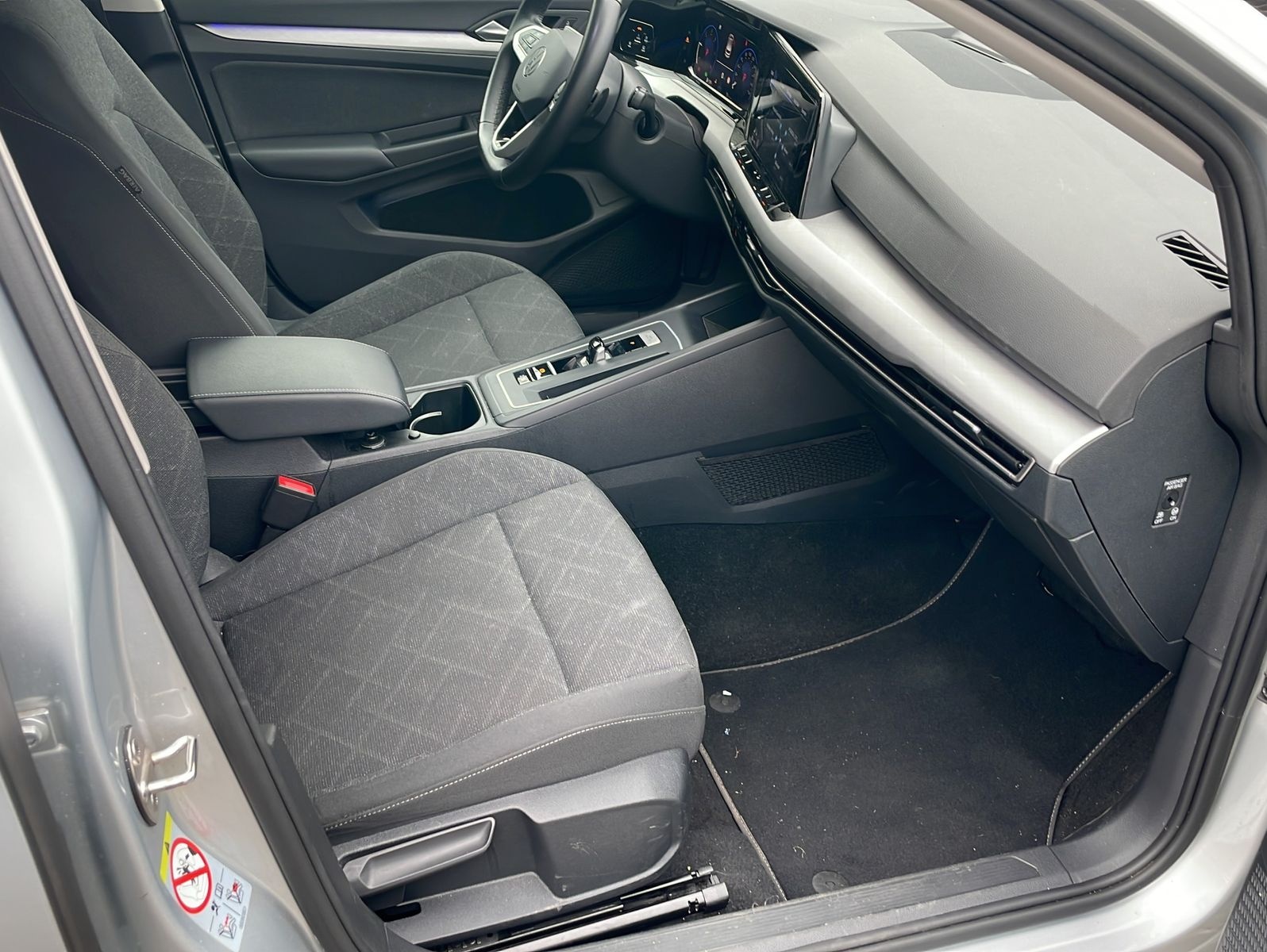 Volkswagen Golf VIII 2.0 TDI Life Virtual LED ACC DSG Ambie foto 8