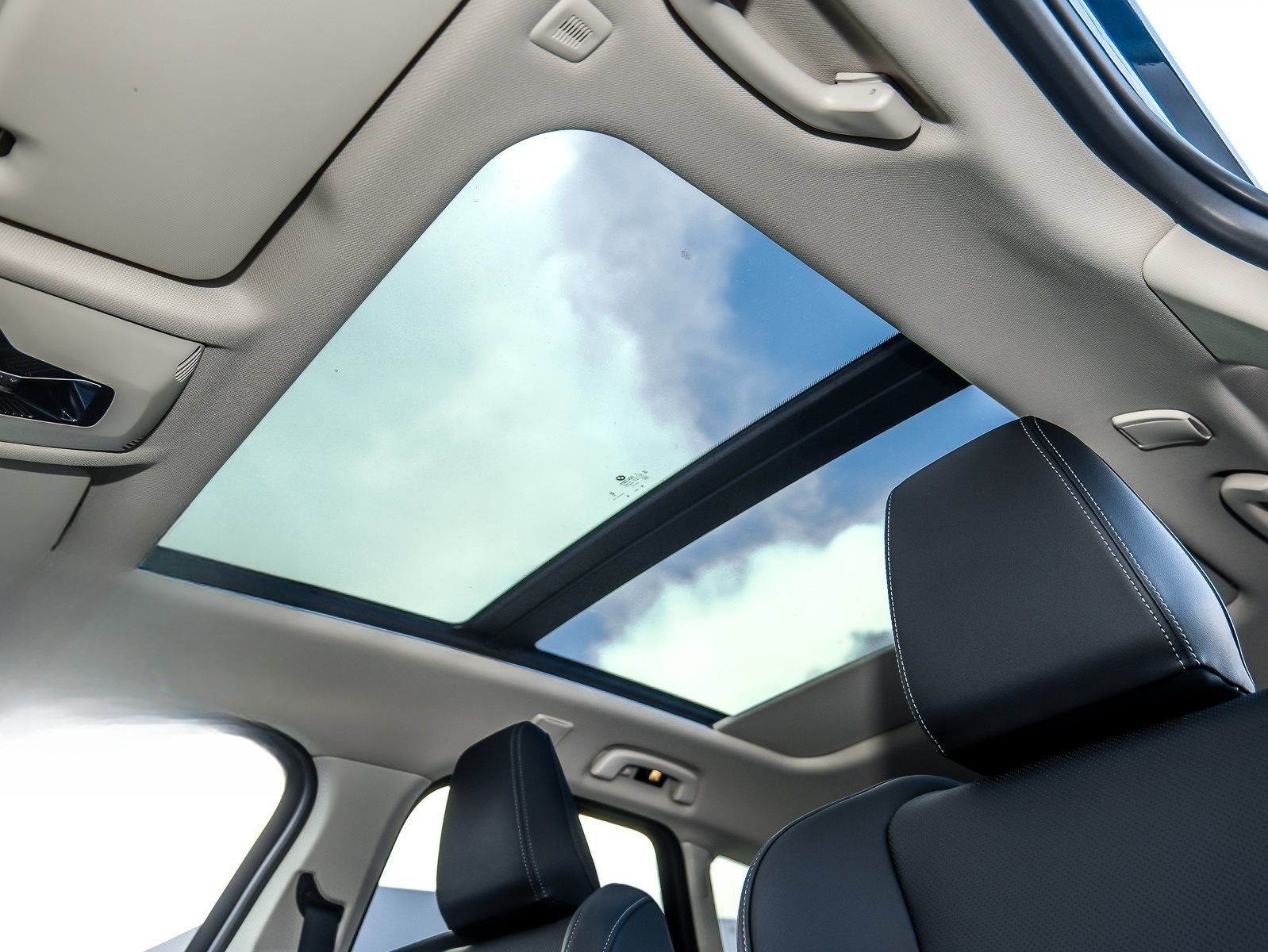 BMW 220i ActiveTourer LuxuryLine Pano AHK HK foto 12