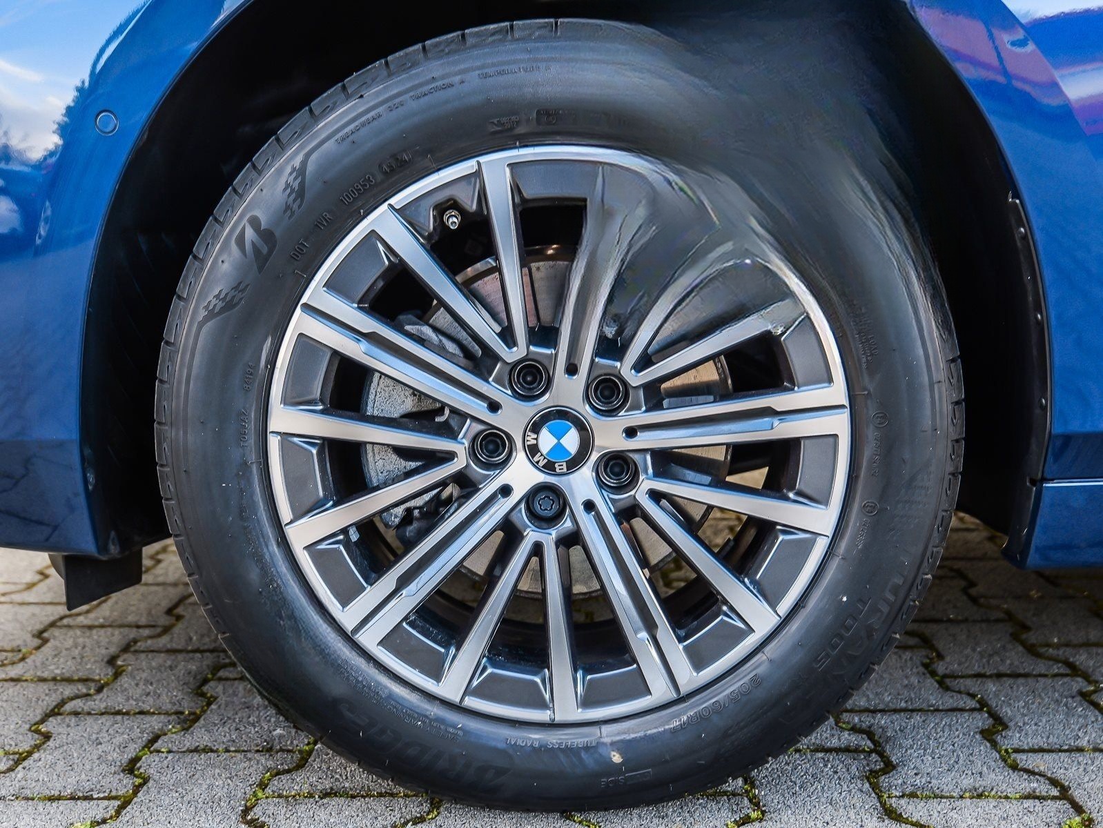 BMW 220i ActiveTourer LuxuryLine Pano AHK HK foto 4