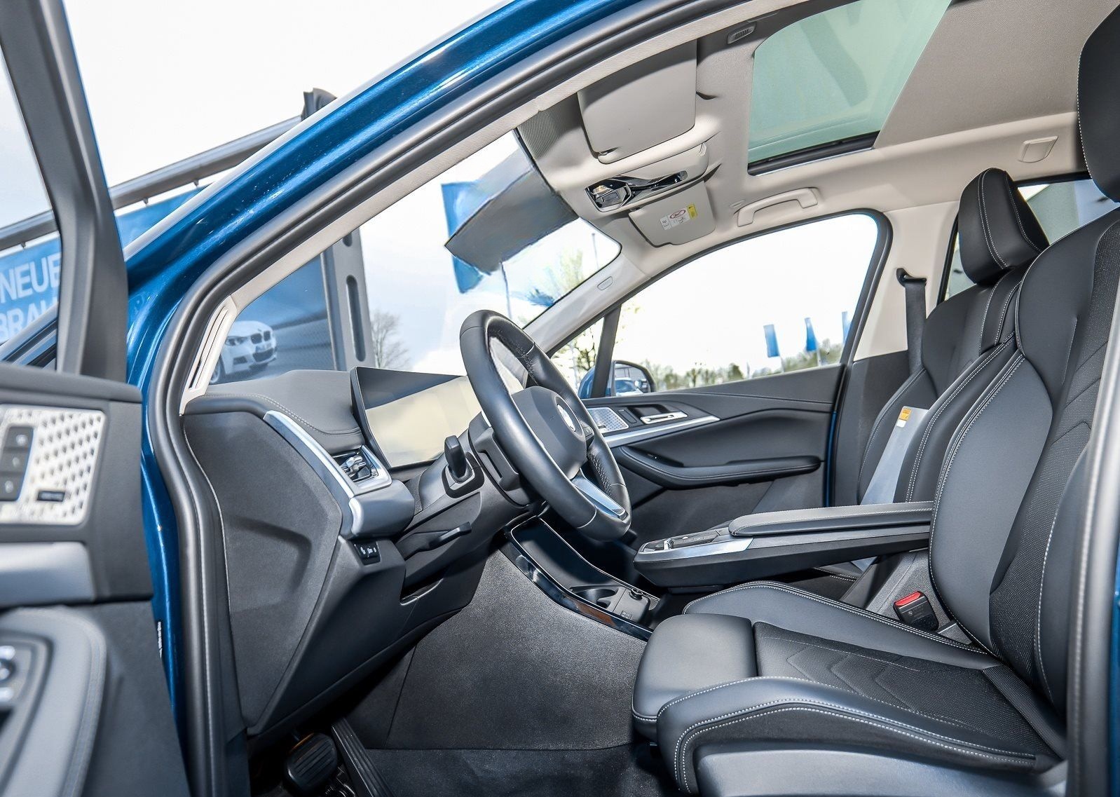 BMW 220i ActiveTourer LuxuryLine Pano AHK HK foto 5