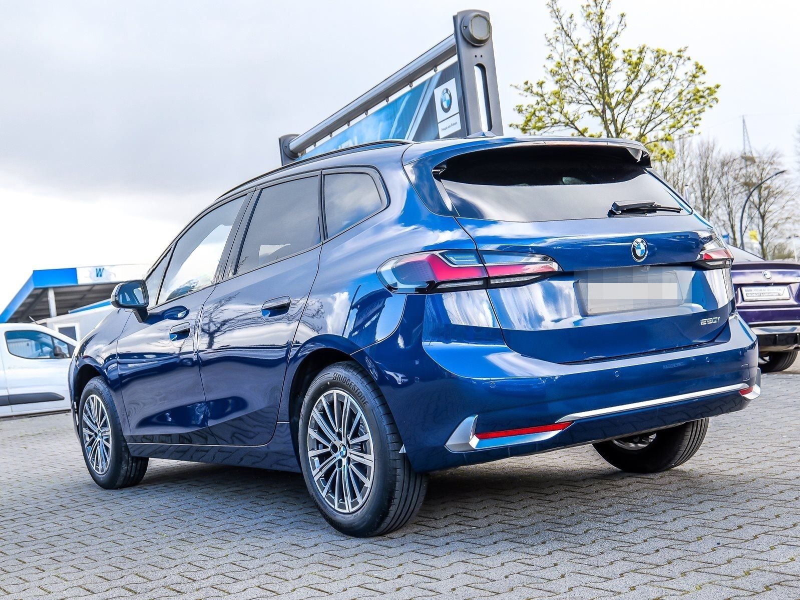 BMW 220i ActiveTourer LuxuryLine Pano AHK HK foto 7