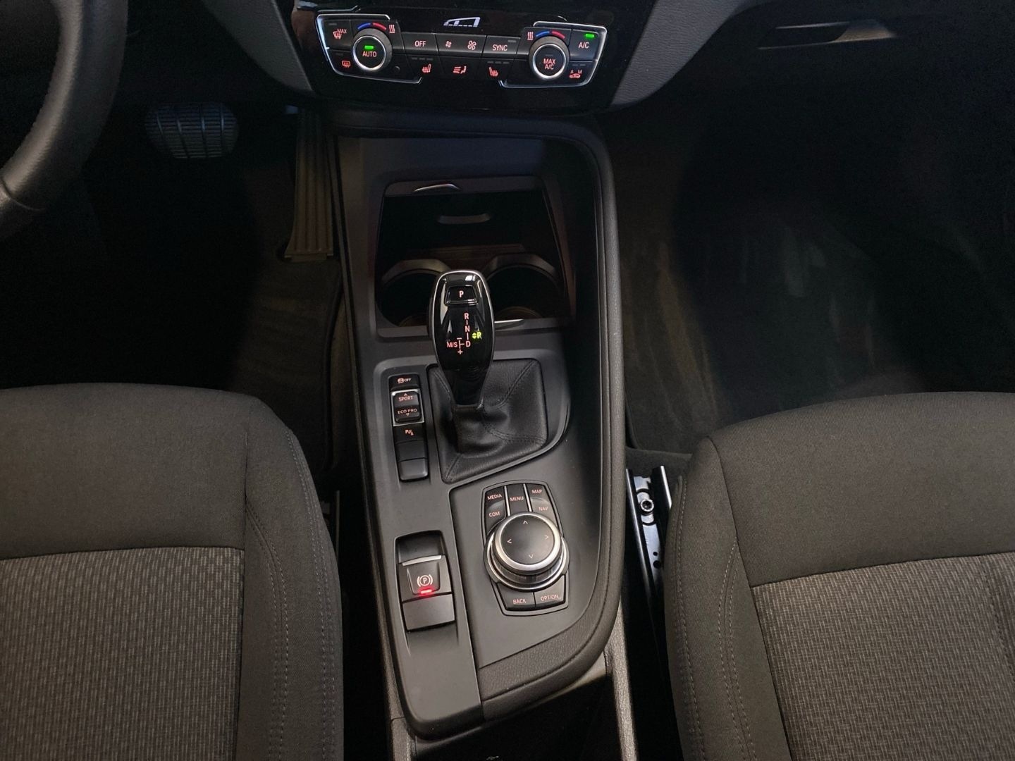 BMW X1 sDrive 18i Advantage Navi SHZ Tempomat foto 11