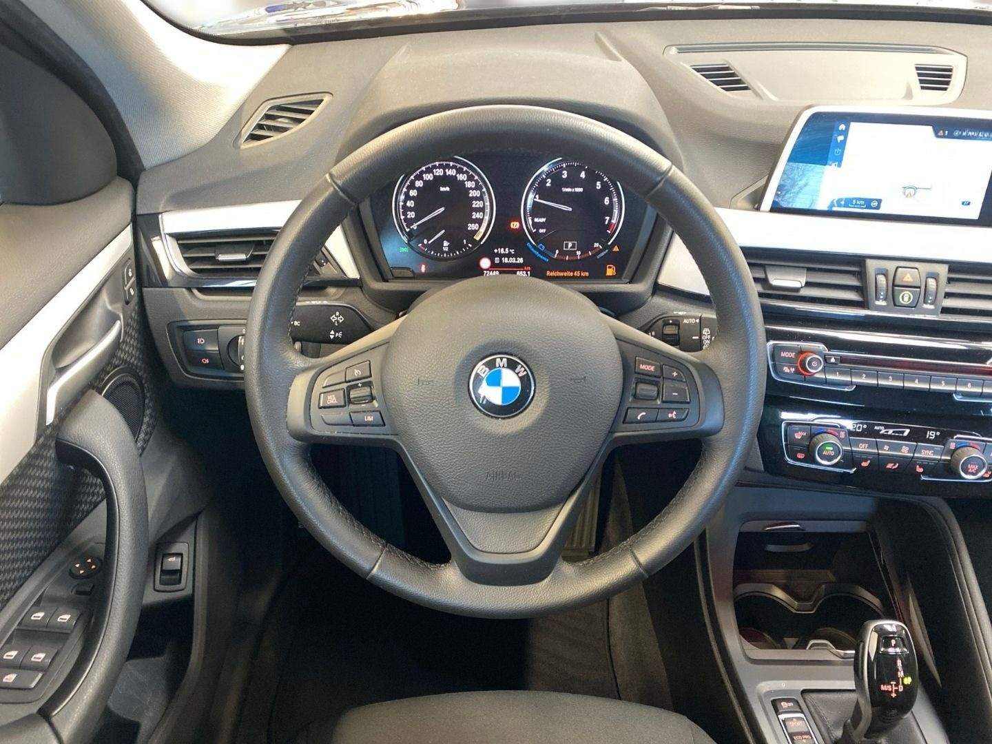 BMW X1 sDrive 18i Advantage Navi SHZ Tempomat foto 8