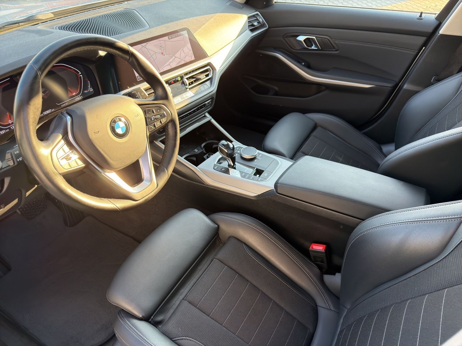 BMW 320d Touring Advantage Navi LED AHK Alarm Shz foto 7