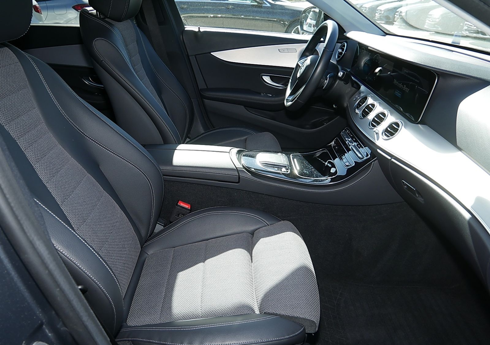 Mercedes-Benz E 220 d 4MATIC Limousine Avantgarde+KAMERA+SHZ++ foto 6