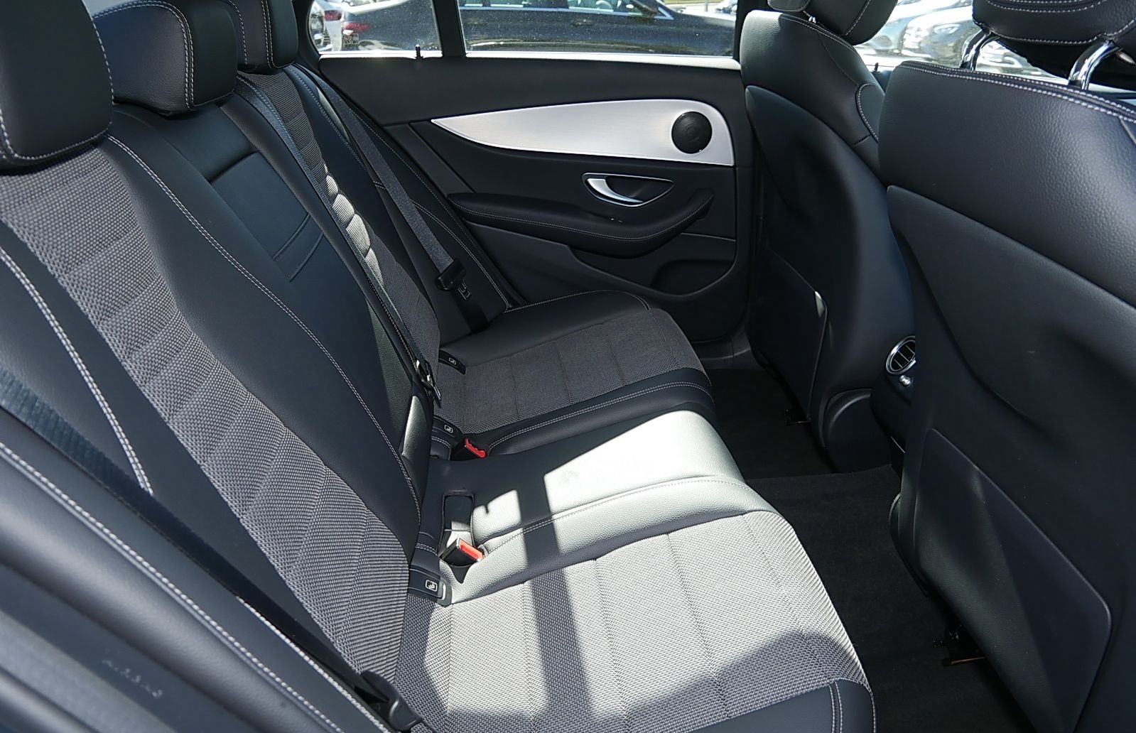 Mercedes-Benz E 220 d 4MATIC Limousine Avantgarde+KAMERA+SHZ++ foto 7