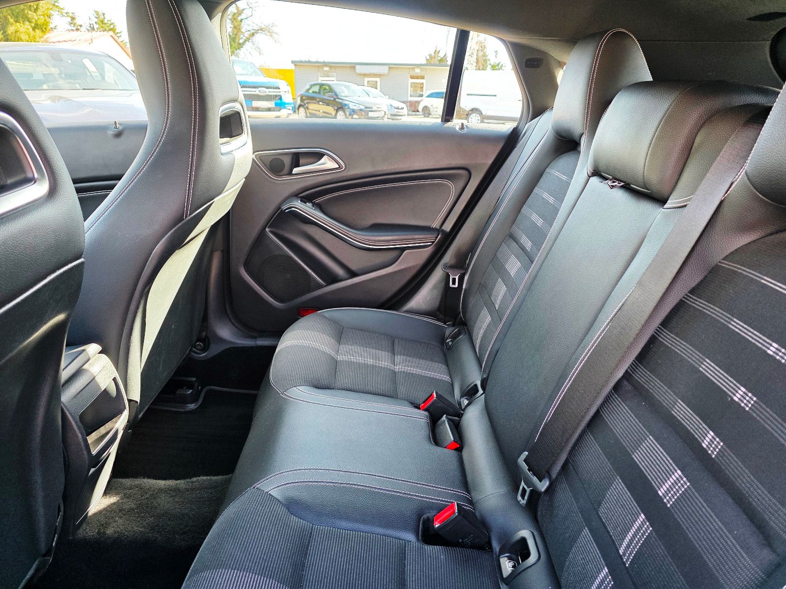 Mercedes-Benz CLA 200 Shooting Brake Sportsitze LED AMG Leder foto 14