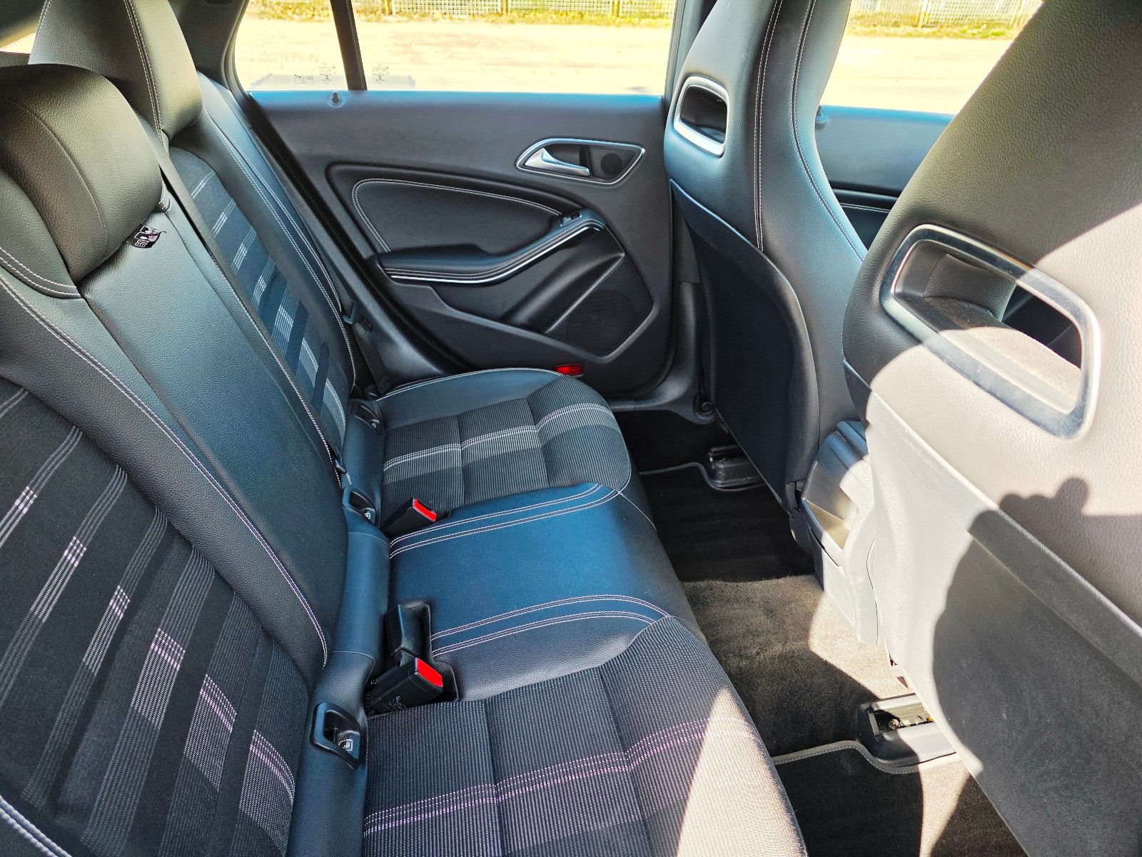 Mercedes-Benz CLA 200 Shooting Brake Sportsitze LED AMG Leder foto 15